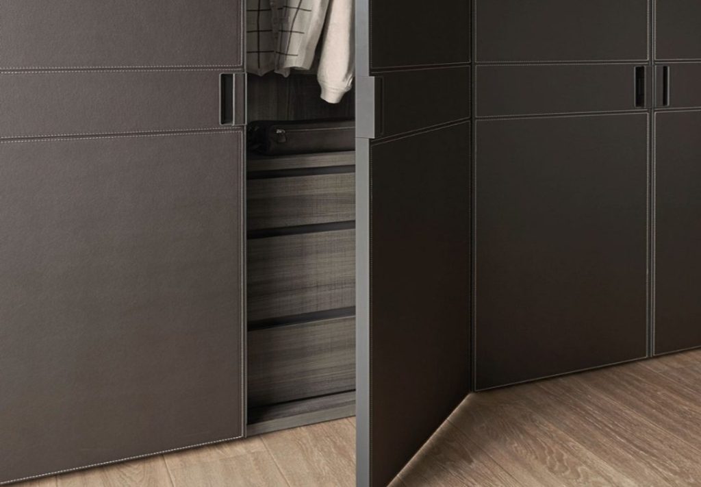 Vera profile shutter open door